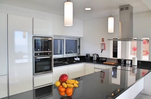 Estreito da Calheta Villa | Spectacular Calheta Villa | Villa Cliffscape | 3 Bedrooms | Panoramic Sea View