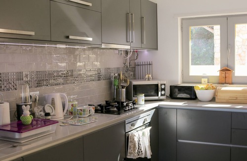 Empa Beach House | Spectacular ocean views - 5 min walk to beach