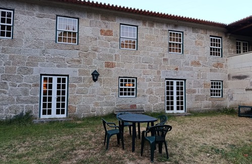 Paredes de Viadores House | St. Anthony's House. Enjoy tradition, comfort and peace in a large space.