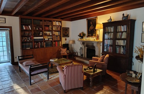 Paredes de Viadores House | St. Anthony's House. Enjoy tradition, comfort and peace in a large space.