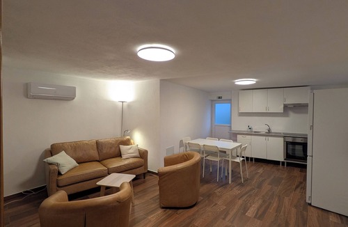 Pinheiro de Coja House | Starlight Villa - Rooftop Terrace Townhome with AirCon in Pinheiro de Coja