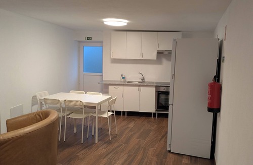 Pinheiro de Coja House | Starlight Villa - Rooftop Terrace Townhome with AirCon in Pinheiro de Coja