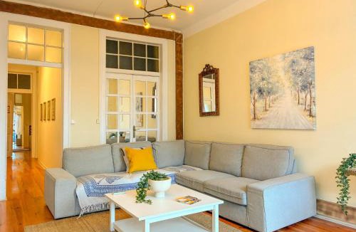 Santos Apartment | Stay as a Local! Santos Historical 6 Bedroom Apartment III