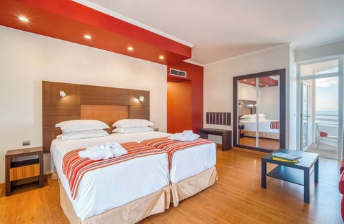 Sao Martinho Hotel | Stay Close to Lido Promenade! Balcony with Sea View, Breakfast, Pool!