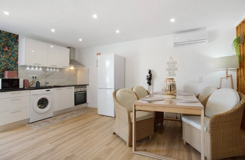 Gaula Apartment | Studio Apartment 'Casa Belavista' with Sea View, Wi-Fi & Air Conditioning