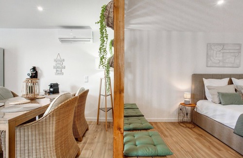 Gaula Apartment | Studio Apartment 'Casa Belavista' with Sea View, Wi-Fi & Air Conditioning