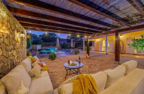 Espargal Villa | Stunning Countryside Villa w Private Garden & Pool