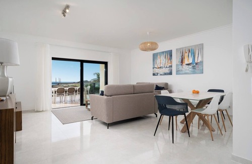 Porto de Mos Apartment | Stunning Oceanfront apartment by Porto de Mos Beach (PJ 2E-0A)