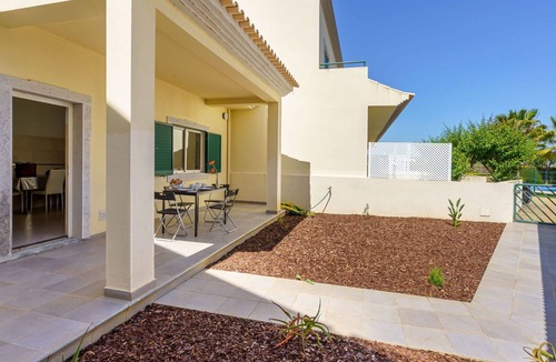 Moncarapacho e Fuseta House | Stunning villa for 8 people with WIFI, A/C, pool, TV, terrace and pets allowed