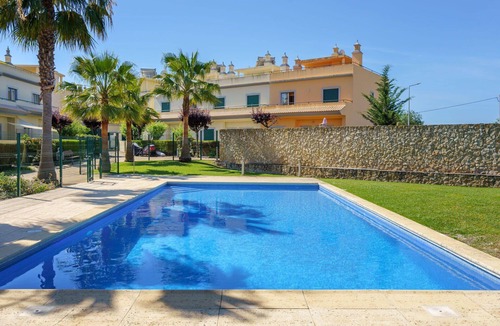 Moncarapacho e Fuseta House | Stunning villa for 8 people with WIFI, A/C, pool, TV, terrace and pets allowed