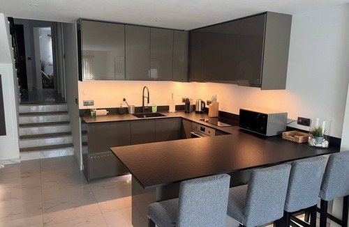 Vale do Garrao House | Stylish Vale do Garrão Townhouse, Sleeps 6 Near Beach, and Golf