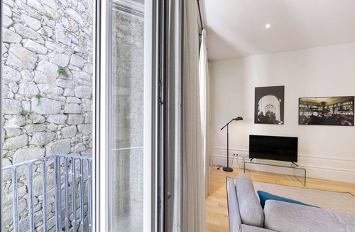 Sao Nicolau Apartment | Suite with a double bed and air conditioning