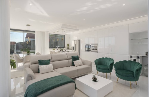 Canhas House | Sun, pool and comfort, The White House