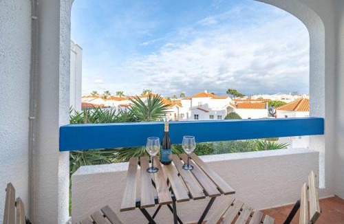 Areias de Sao Joao Apartment | Sunlit Balcony & Open Space Flat by HostWise