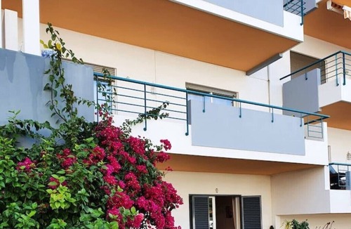 Albardeira Apartment | Sunny apartment with pool+balcony 10 minutes to Meia praia