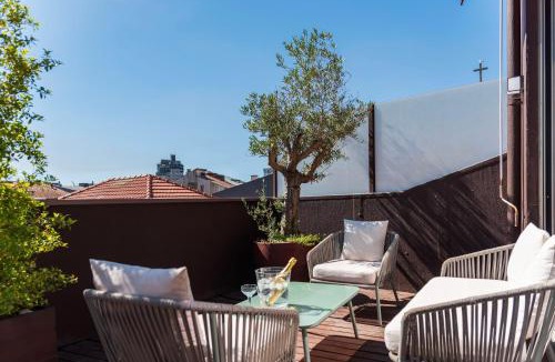 Centro / Baixa Apartment | Sunny Loft in Downtown Porto with Private Parking