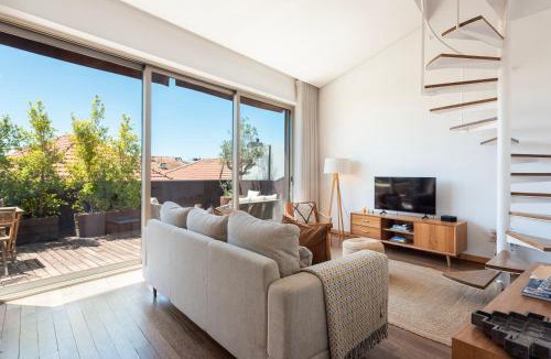 Centro / Baixa Apartment | Sunny Loft in Downtown Porto with Private Parking