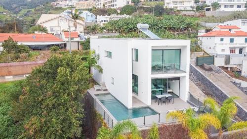 Estrela da Calheta Villa | Sunshine Villa with Optionally Heated Pool 150m above Ocean & Sandy Beach