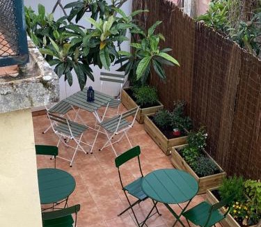 Linda-a-Velha Hostel | Terrace House
