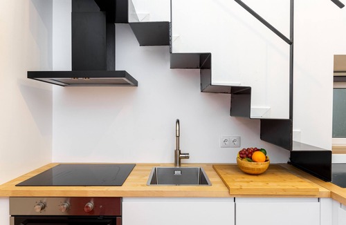 Santos Apartment | The Gold Artist 2 bedroom apartment with Terrace