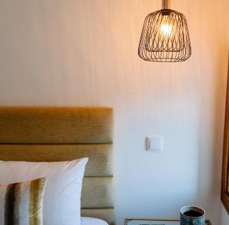 Macieira de Cambra House | The VALLEY, apartamentos em casa de campo nas Montanhas Mágicas - a sala e a cozinha, localizadas numa cabana de madeira, são partilhadas
