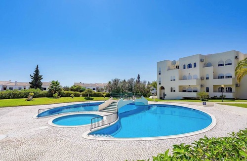 Alvor Apartment | This apartment is a 2 bedroom(s), 1 bathrooms, located in Alvor, Faro.