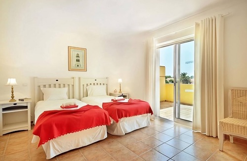 Meia Praia Hotel | Ultimate Beach Getaway! Relaxing 3BR Townhouse with Kitchen, Patio, Garden View!