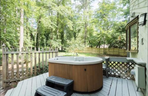 Chapel Hill House | UNC Game Day Retreat, Hot Tub, Near Stadium and Franklin St