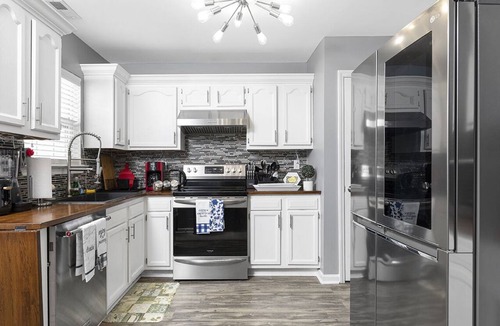 Charlotte House | Unique & Cozy Home 6 Minutes To Uptown With Fenced Yard