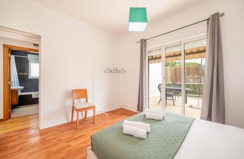 Charneca de Caparica e Sobreda House | Vacation Home Charneca da Caparica
