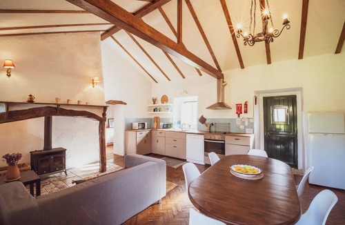Tomar Cottage | Vale do Espinheiro Country House with Lake View, Private Garden, and Wi-Fi