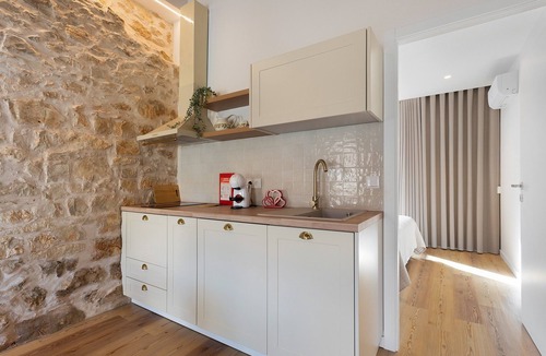 Fatima Apartment | Vila Santa Luzia 4 with Shared Pool, Wi-Fi and Air Conditioning