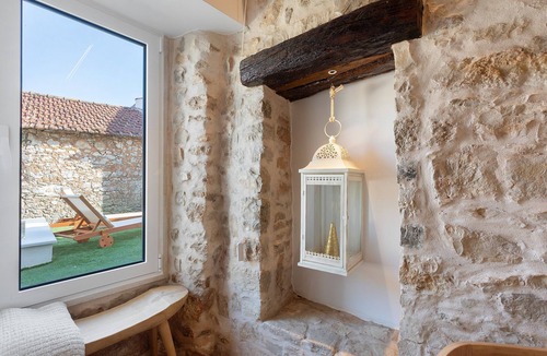 Fatima Apartment | Vila Santa Luzia 4 with Shared Pool, Wi-Fi and Air Conditioning