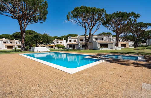 Vilamoura Ski Chalet | Vilamouratenis Duck by SAPvillas