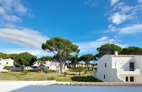 Vilamoura Ski Chalet | Vilamouratenis Duck by SAPvillas