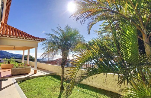 Estreito da Calheta House | Villa Baradaye - Four Bedroom House, Sleeps 8