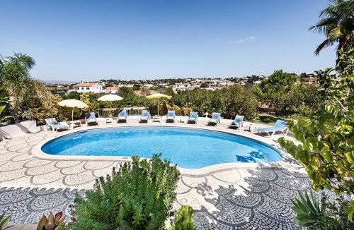 Salgados Villa | Villa Cabrita, Superb location, large villa, walk to restaurants, supermarkets beach