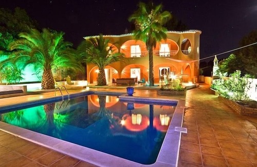 Monte Raposo House | Villa Camaleão c/Piscina de Cascata by LovelyStay