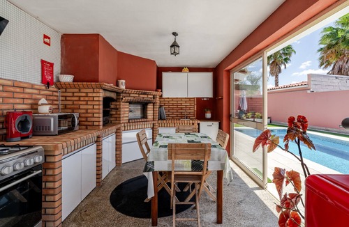 Felgueiras Villa | Villa 'Casa Da Carriça' with Private Pool, Private Terrace, and Wi-Fi