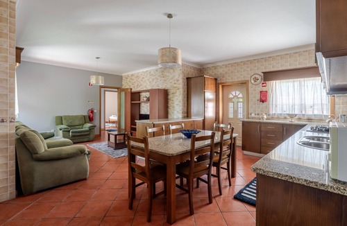 Felgueiras Villa | Villa 'Casa Da Carriça' with Private Pool, Private Terrace, and Wi-Fi