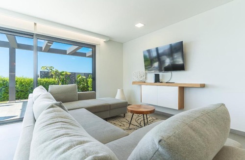 Estreito da Calheta Villa | Villa de la Ponte by Atlantic Holiday