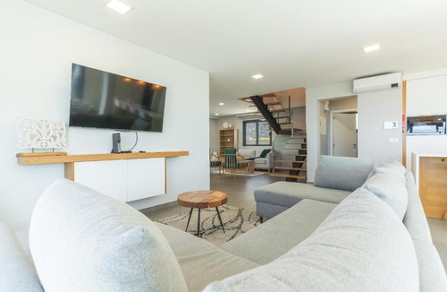 Estreito da Calheta Villa | Villa de la Ponte by Atlantic Holiday