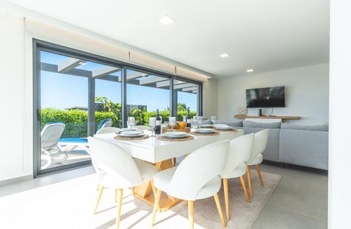 Estreito da Calheta Villa | Villa de la Ponte by Atlantic Holiday