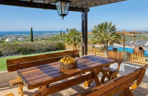 Loule Villa | Villa Faustine, huge lawn, sea view, kid play area