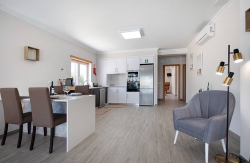 Caldas da Rainha Villa | 'Villa ‘Flor’ with Heated Pool, Whirlpool, Wi-Fi and Air Conditioning