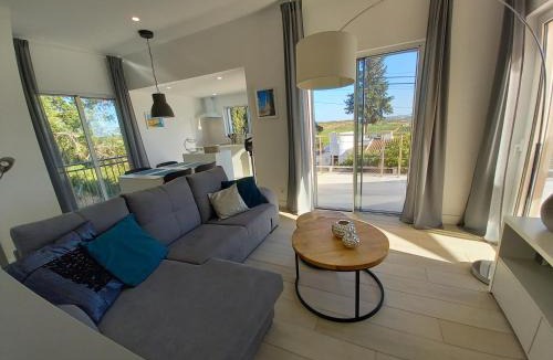 Monte Raposo House | Villa Girassol met zwembad