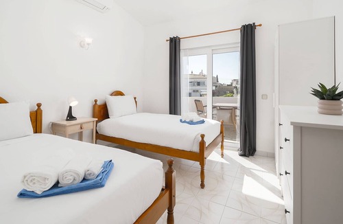 Guia Villa | Villa Harpista in Guia by Ideal Homes