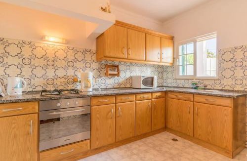 Estombar Villa | Villa in Carvoeiro with 2 bedrooms and private pool - short walk to local restaurant