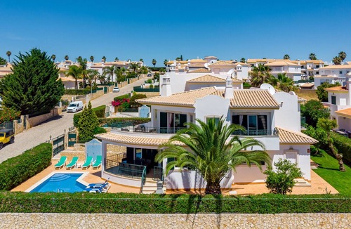 Correeira Villa | Villa Kelisia - A spacious 4 bedroom, 5 bathroom villa with private pool