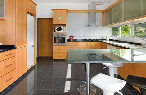 Campanario House | Villa Liliana Holiday Home – Sea View, Terrace & 3 Balconies in Madeira